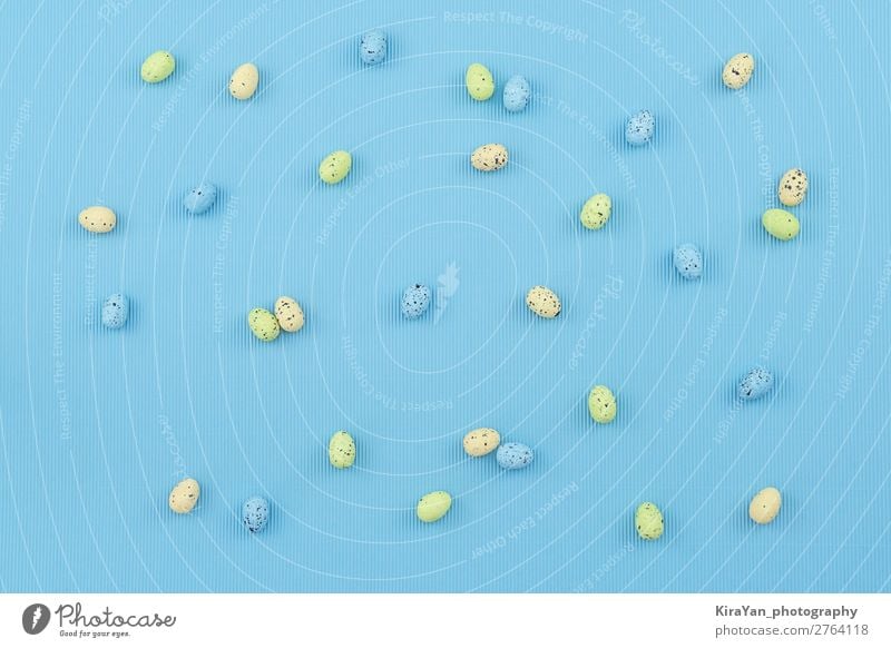 Buntes Osterei auf blauem Wellpappe Papier Glück schön Sommer Dekoration & Verzierung Tapete Ostern Geburtstag Handwerk Frau Erwachsene Mutter Frühling Tropfen