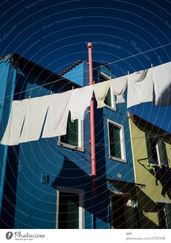 Waschtag Ferien & Urlaub & Reisen Tourismus Ausflug Städtereise Haus Seil Wolkenloser Himmel Burano Italien Europa Dorf Architektur Mauer Wand Fassade