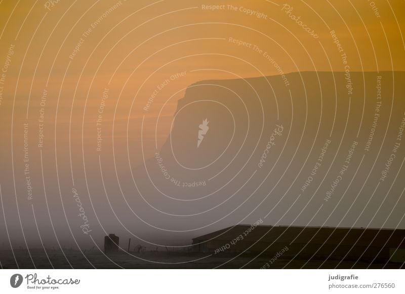 Island Umwelt Natur Landschaft Himmel Sonnenaufgang Sonnenuntergang Felsen Berge u. Gebirge Küste Breiðavík Menschenleer Haus Hütte Gebäude Kitsch natürlich