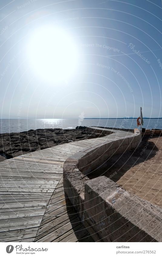 Auf dem Holzweg Luft Wasser Himmel Sonne Sommer Schönes Wetter Wärme Küste Meer Mittelmeer Hafenstadt Mauer Wand Wege & Pfade leuchten ästhetisch geschwungen