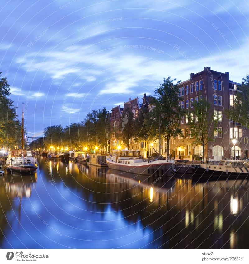 Amsterdam Himmel Schönes Wetter Stadt Hauptstadt Hafenstadt Stadtzentrum Altstadt Haus Schifffahrt Binnenschifffahrt authentisch frisch modern positiv Fluss