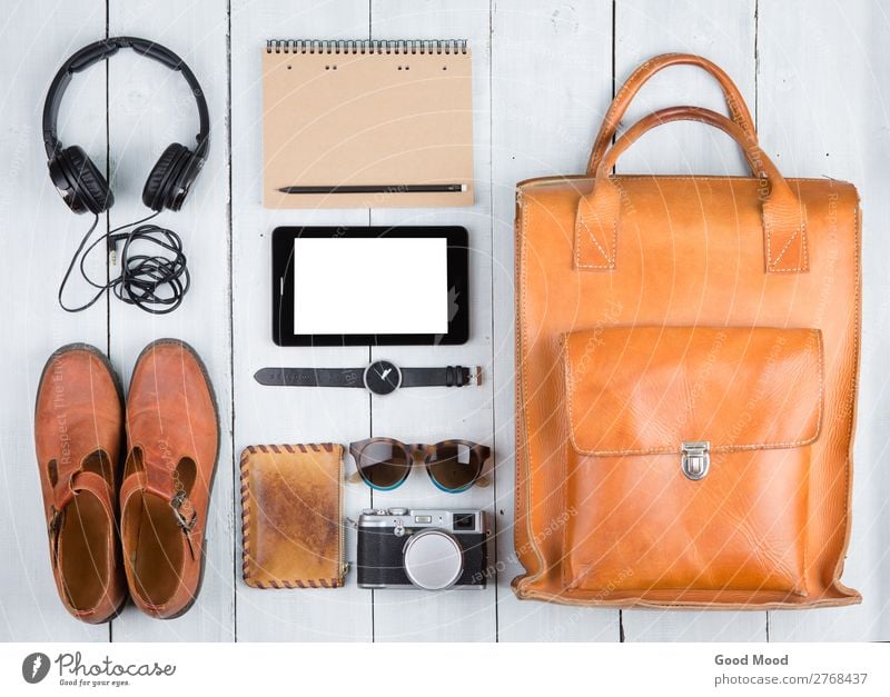 Tablet-PC, Kleidung, Kopfhörer, Kamera, Schuhe, Tasche Lifestyle kaufen Stil Ferien & Urlaub & Reisen Tourismus Ausflug Abenteuer Tisch Handwerk Computer