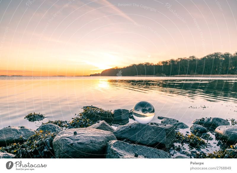 Glaskugel auf o Felsen am See Design schön Wellness Meditation Ferien & Urlaub & Reisen Sonne Strand Meer Natur Landschaft Himmel Wolken Horizont Küste Kugel