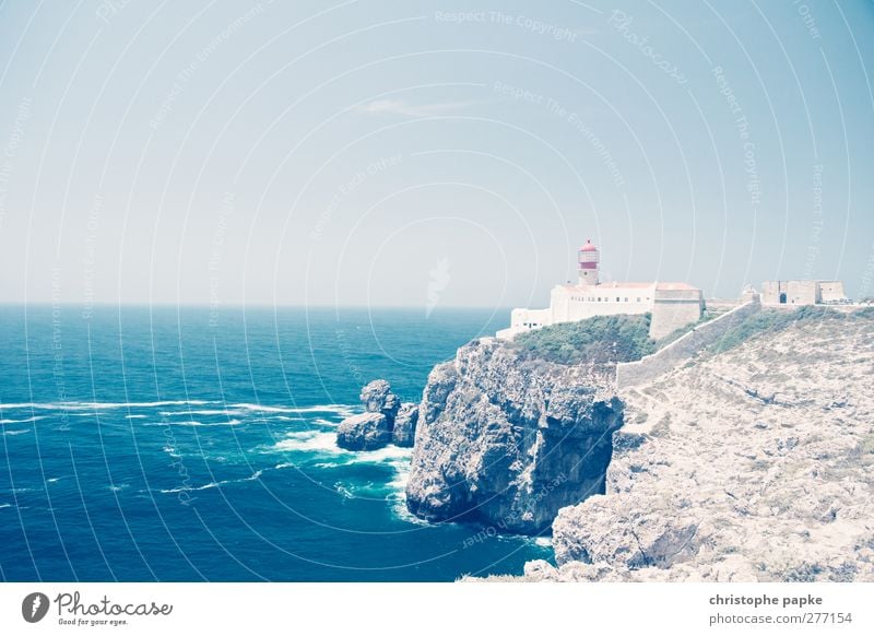 Sagres Light Ferien & Urlaub & Reisen Sommer Sommerurlaub Sonne Meer Wellen Wolkenloser Himmel Schönes Wetter Küste Kleinstadt Leuchtturm Bauwerk