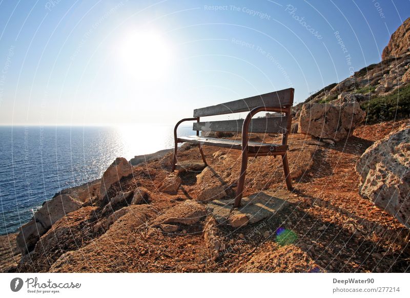 The Bench Natur Sand Wasser Himmel Wolkenloser Himmel Horizont Sonne Sonnenlicht Schönes Wetter Felsen Wellen Küste Riff Meer Insel Wege & Pfade Stein Holz