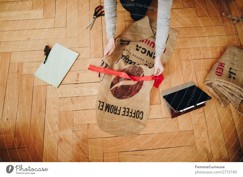 Upcycling - woman making garments from coffee sack feminin 1 Mensch nachhaltig Tablet Computer Schürze Bekleidung Kaffeesack Bohnensack Recycling Schere Nähen