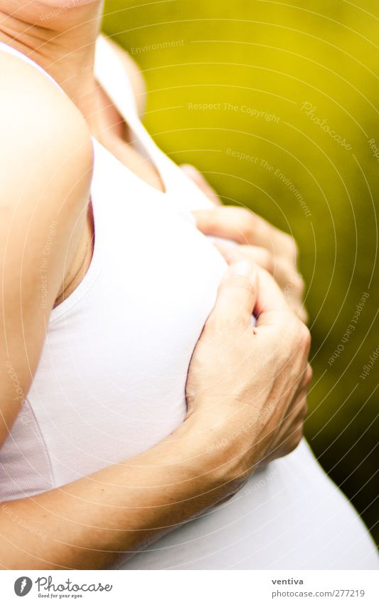 pretty pregnant schön Körperpflege Gesundheit Wellness Leben harmonisch Wohlgefühl Zufriedenheit ruhig feminin Junge Frau Jugendliche Mutter Erwachsene Brust 1