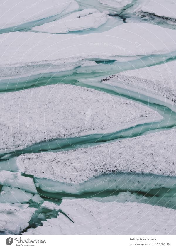 Risse in der Eisschicht Landschaft Gletscher Arktis durchsichtig Wasser Meer Strukturen & Formen abstrakt eisig kalt Natur Frost Muster Winter türkis Konsistenz