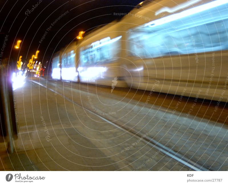 Straßenbahn Bremen Nacht Langzeitbelichtung Gleise Licht Laterne Stil KDF Bewegung Unschärfe