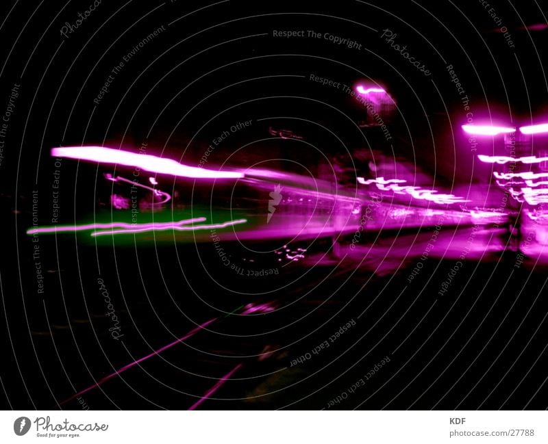 Bahnhof Bremen Eisenbahn Nacht Langzeitbelichtung schwarz violett grün Laterne Bewegung KDF