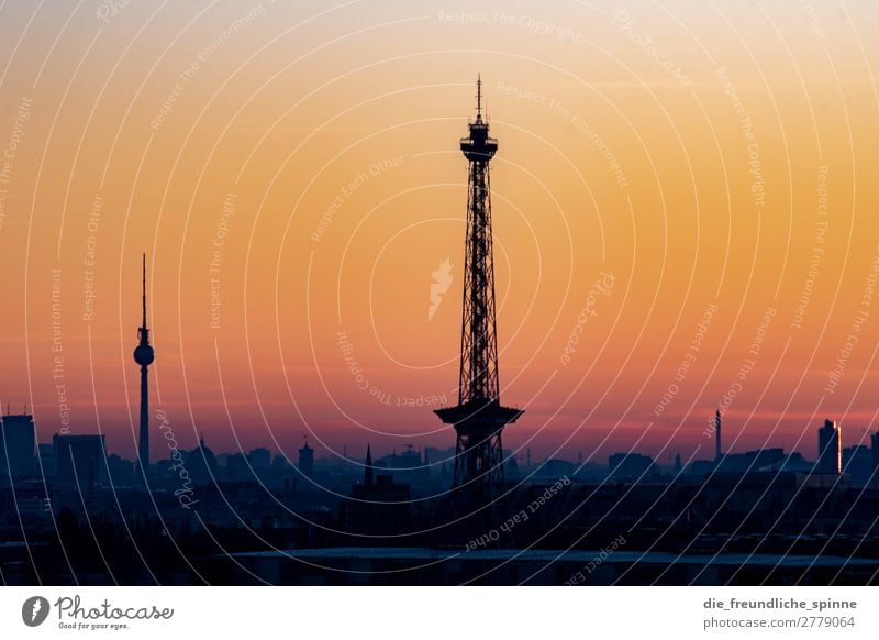 Die zwei Türme Himmel Wolkenloser Himmel Sonne Sonnenaufgang Sonnenuntergang Sonnenlicht Winter Schönes Wetter Berlin Deutschland Europa Hauptstadt Stadtzentrum