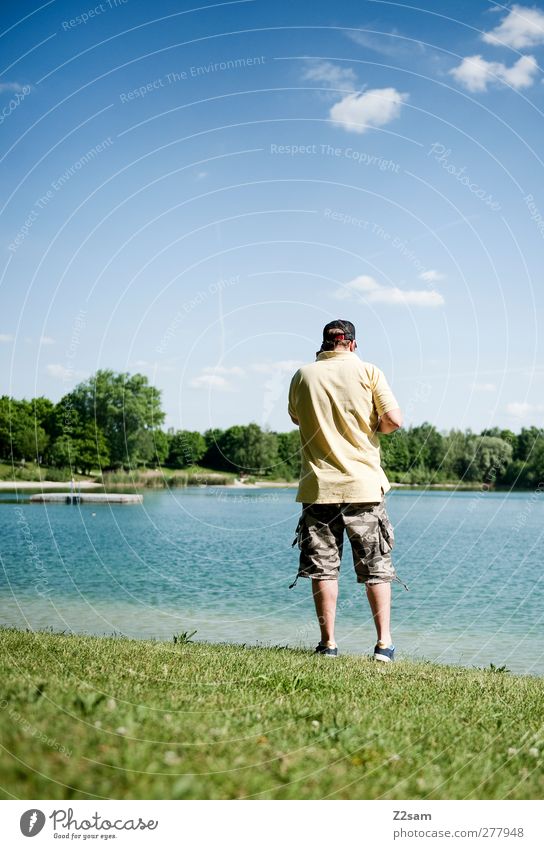 Tag am See Lifestyle Freizeit & Hobby Mensch maskulin Junger Mann Jugendliche 1 18-30 Jahre Erwachsene Natur Landschaft Wolkenloser Himmel Horizont Sommer