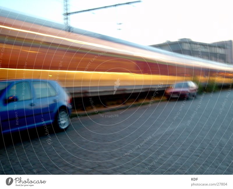 Bewegung Langzeitbelichtung Eisenbahn Bremen Licht gelb rot Platz Abend PKW Deutschland Himmel DB KDF Bahnhof