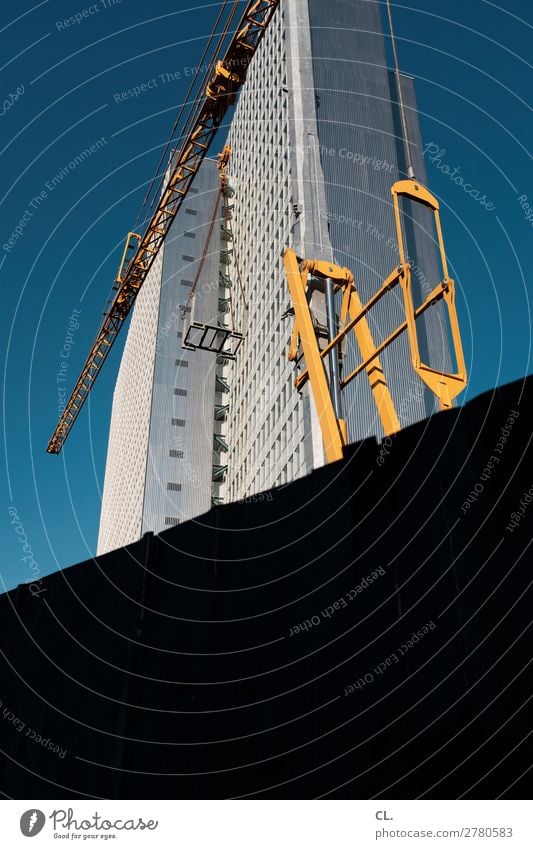 0211 Arbeit & Erwerbstätigkeit Arbeitsplatz Baustelle Wirtschaft Himmel Wolkenloser Himmel Schönes Wetter Düsseldorf Stadt Stadtzentrum Menschenleer Hochhaus