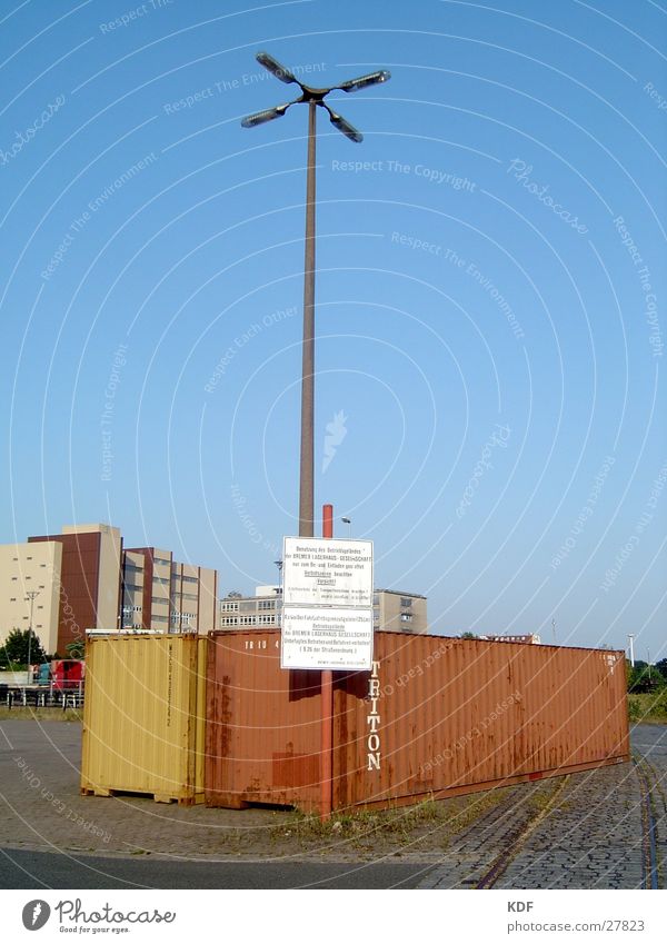 Container Hafen Hamburger Hafen Schilder & Markierungen Schönes Wetter Blauer Himmel Laterne gelb rot Industriefotografie Verbotsschild KDF Hochhaus