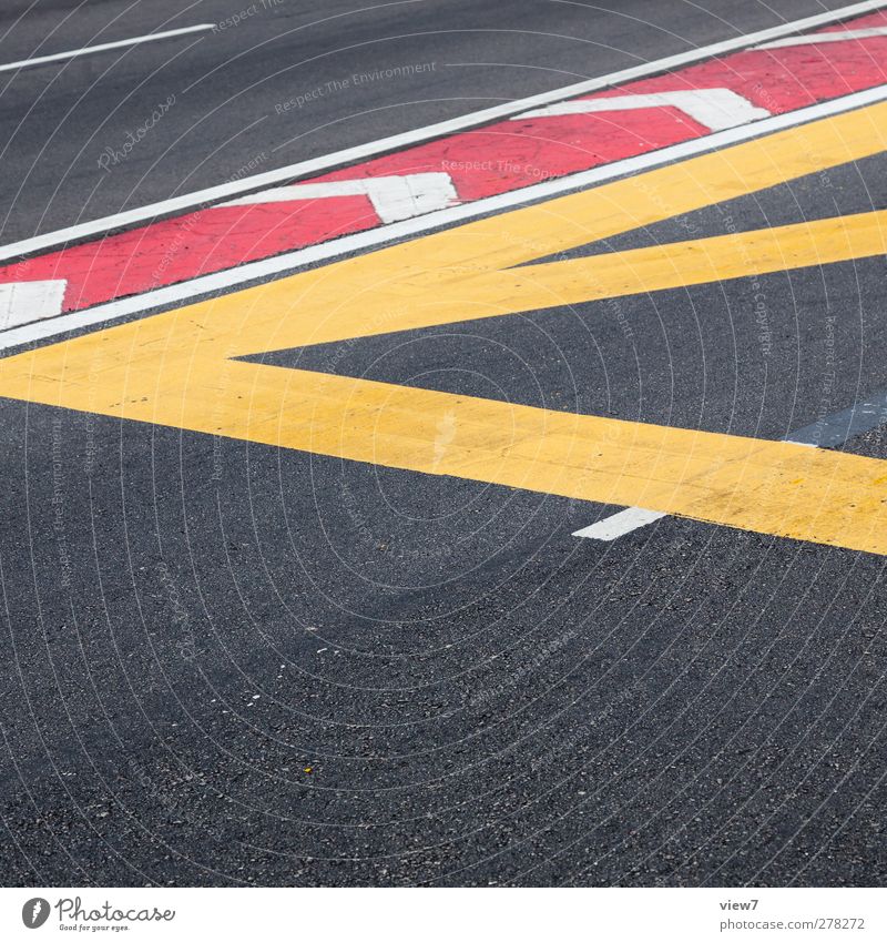 < Verkehr Verkehrswege Straße Straßenkreuzung Wegkreuzung Stein Beton Zeichen Schilder & Markierungen Hinweisschild Warnschild Verkehrszeichen Linie Streifen