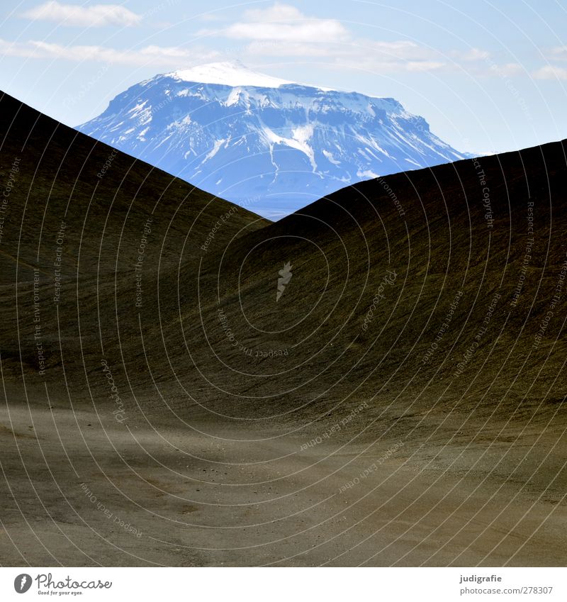 Island Umwelt Natur Landschaft Urelemente Schönes Wetter Hügel Felsen Berge u. Gebirge Herðubreið Gipfel Schneebedeckte Gipfel hoch kalt natürlich wild Farbfoto