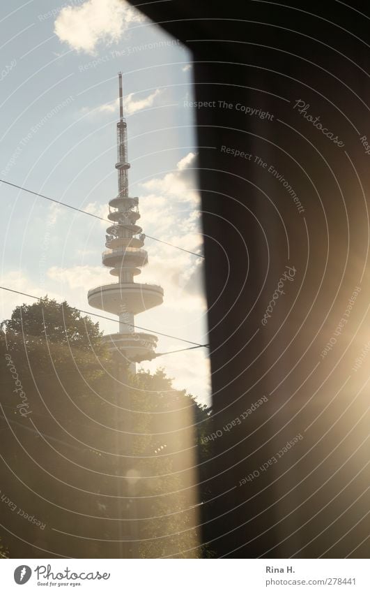 Blick auf den Fernsehturm Städtereise Schönes Wetter Hamburg Stadt Hafenstadt Bauwerk Architektur Sehenswürdigkeit Öffentlicher Personennahverkehr