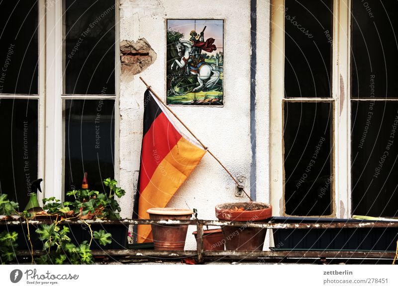 Deutsch Freizeit & Hobby Häusliches Leben Wohnung Haus Innenarchitektur Dekoration & Verzierung Stadt Bauwerk Gebäude Architektur Mauer Wand Balkon Fenster gut