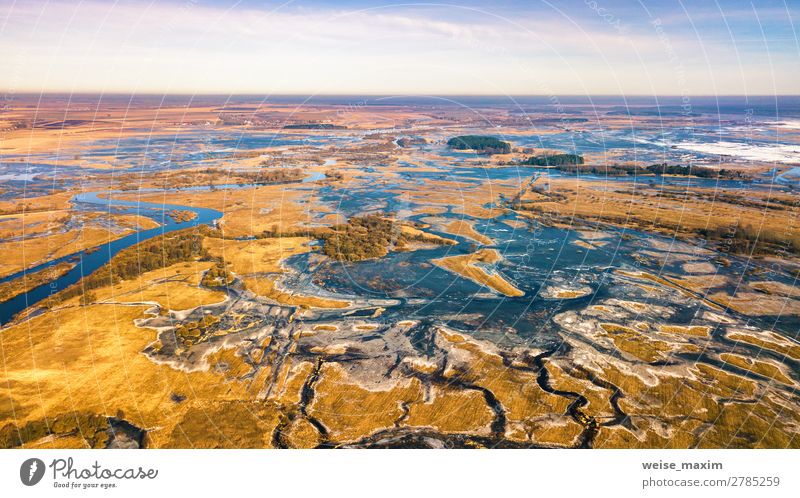 Frühlingsschmelzendes Flusshochwasser-Luftpanorama. Überlaufwasser schön Ferien & Urlaub & Reisen Ausflug Abenteuer Ferne Expedition Winter Schnee Natur