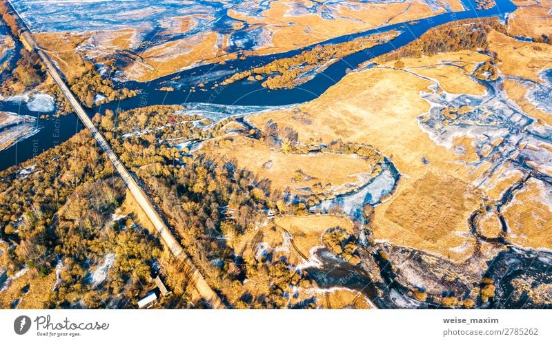 Schotterstraße und Brücke durch Überlaufwasser schön Ferien & Urlaub & Reisen Tourismus Ausflug Ferne Freiheit Winter Schnee Natur Landschaft Erde Wasser