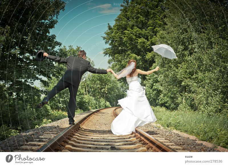 Neue Verbindung Sommer Hochzeit Mensch maskulin feminin Frau Erwachsene Mann 2 18-30 Jahre Jugendliche Umwelt Natur Landschaft Himmel Schönes Wetter Baum Gleise