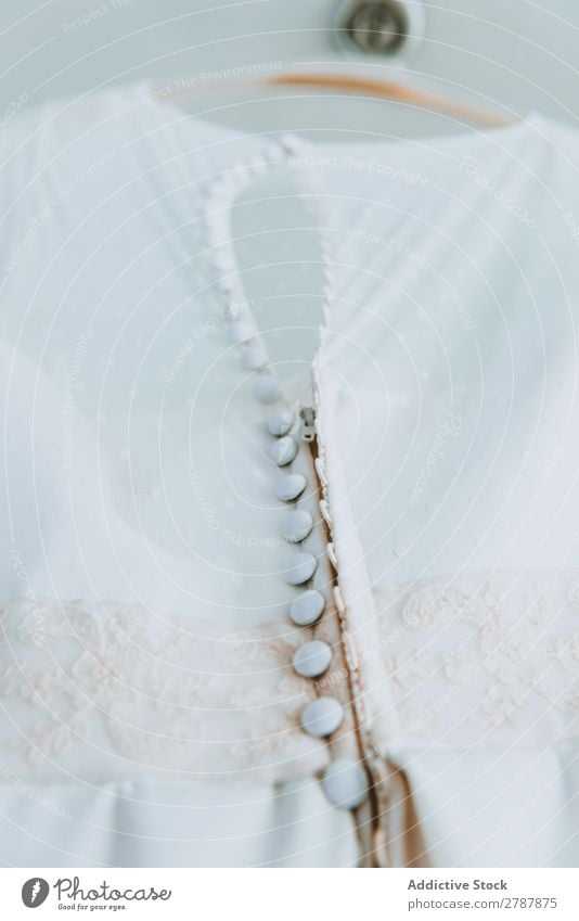 Schönes weißes Hochzeitskleid Kleid Knöpfe schön Kleiderbügel wunderbar Braut Bekleidung elegant Feste & Feiern Liebe Zeremonie Reichtum Tradition Vorbereitung