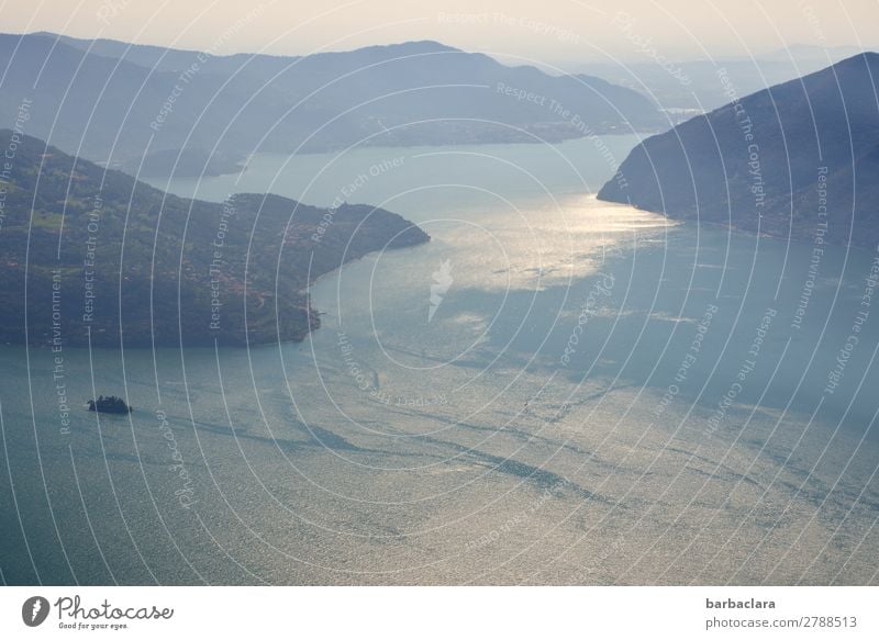 Blick auf den Iseosee Ferien & Urlaub & Reisen Ferne Natur Landschaft Urelemente Erde Luft Wasser Himmel Berge u. Gebirge Insel See Italien leuchten hell blau