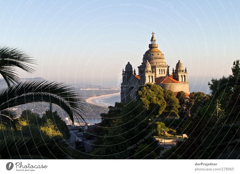 vienna do castello portugal Hafenstadt Stadtrand Menschenleer Kirche Park Sehenswürdigkeit Wahrzeichen Wahrheit Ehrlichkeit Interesse Hoffnung Glaube demütig