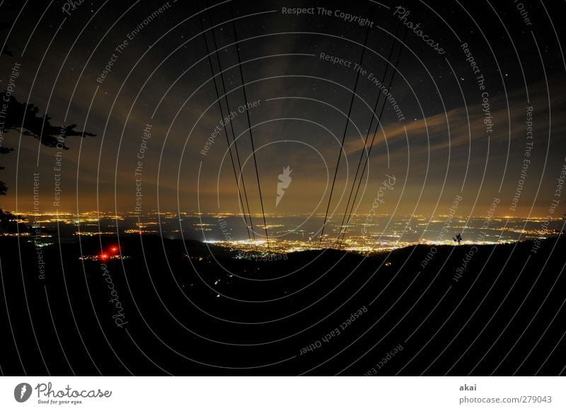 Schauinsland bei Nacht Nachtleben Natur Landschaft Nachthimmel Horizont Sommer Schönes Wetter Berge u. Gebirge Freiburg Deutschland Stadt orange rot schwarz