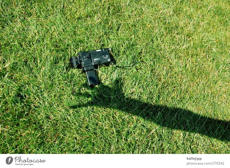 naturfilm Videokamera Technik & Technologie Unterhaltungselektronik Hand Finger Natur Wiese grün Filmmaterial Fotokamera Kameramann stoppen greifen Farbfoto