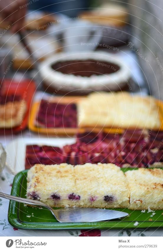 Kuchen für Muddi Lebensmittel Teigwaren Backwaren Dessert Ernährung Geschirr Teller Feste & Feiern Geburtstag lecker süß Torte Tortenplatte Tortenstück