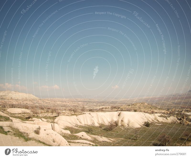 Landschaft Natur Erde Sand Himmel Sommer Schönes Wetter Wüste Armut heiß gelb blau Reisefotografie Ferien & Urlaub & Reisen Türkei Cappadocia Berge u. Gebirge