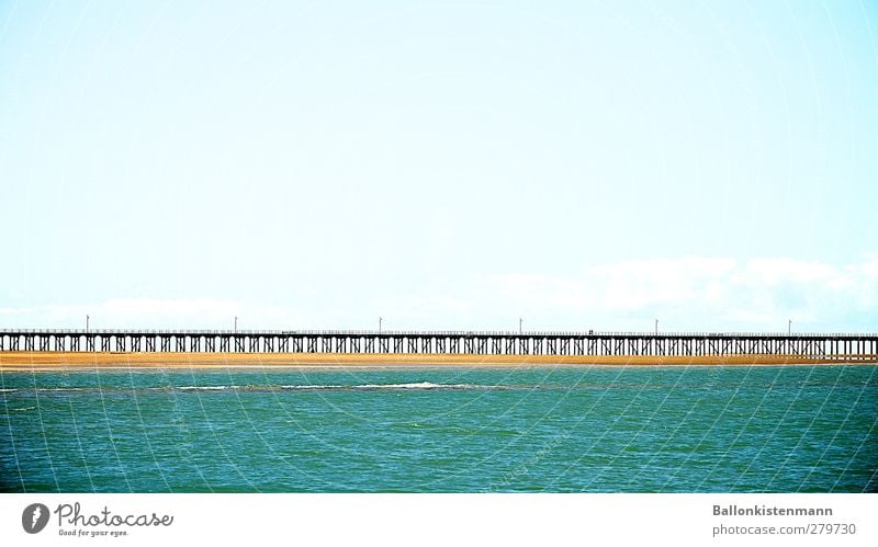 Brücke sehen und... Tourismus Ferne Freiheit Sommerurlaub Meer Wasser Himmel Wolken Horizont Schönes Wetter Verkehrswege Unendlichkeit lang positiv blau türkis