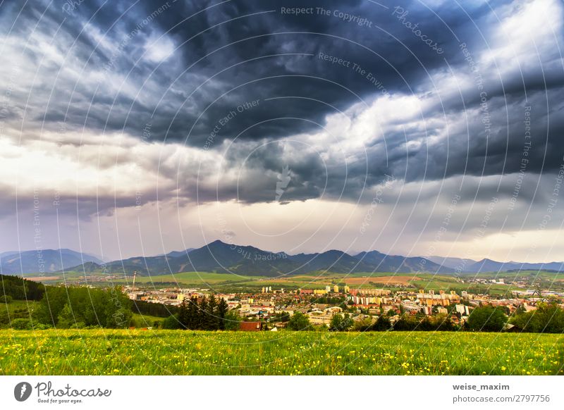 Frühlingssturm in den Bergen. Bedeckter dramatischer Himmel Ferien & Urlaub & Reisen Tourismus Ausflug Abenteuer Ferne Freiheit Expedition Sommer