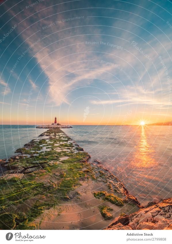 Rauher Weg zur Insel mit Leuchtturm Wege & Pfade Meer Inselchen rau Stein Sonnenaufgang Morgen Himmel Ferien & Urlaub & Reisen Wasser Schaden Leuchtfeuer