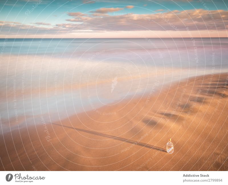 Flasche in Sand am Meer Buchstaben Küste Himmel Strand Sommer Wasser Ferien & Urlaub & Reisen Ausflug Tourismus Menschenleer Mitteilung Paradies harmonisch