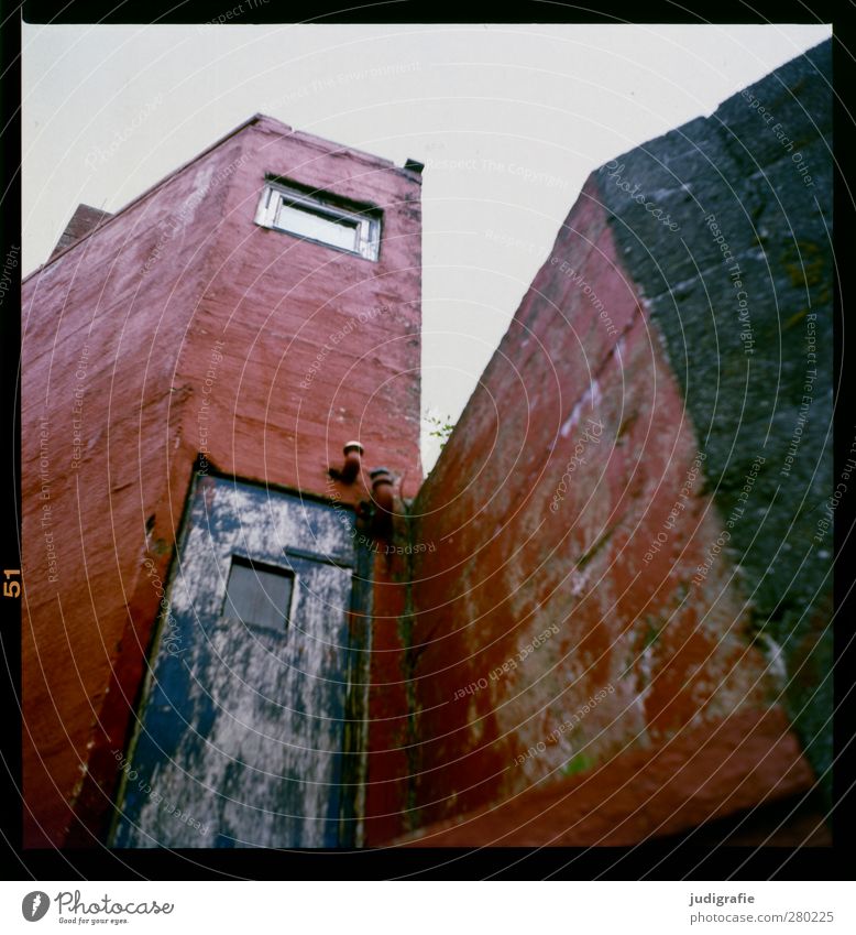 Färöer Tórshavn Føroyar Stadt Haus Hütte Gebäude Architektur Fassade Fenster Tür außergewöhnlich eckig Farbfoto Gedeckte Farben Außenaufnahme Menschenleer