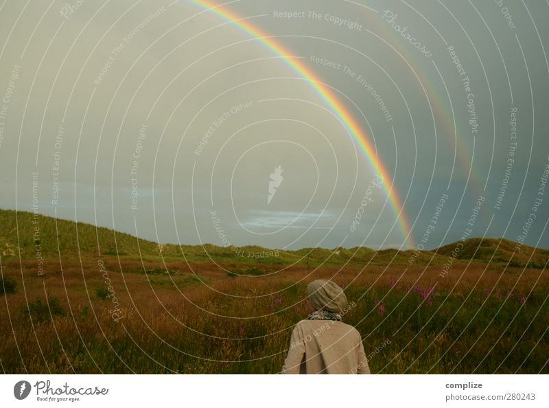 Regenbogen² Junge Frau Jugendliche Umwelt Natur Wassertropfen Himmel Gewitterwolken Sonne Sommer Unwetter Wiese Hügel Küste Seeufer Strand Nordsee Ostsee