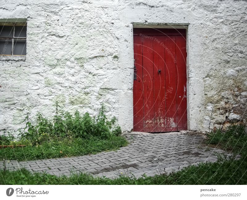 rote tür Haus Museum Mauer Wand Fenster Tür Stein hell historisch grün weiß Schwäbische Alb Freilichtmuseum Bauernhof Landleben geschlossen Altbau alt