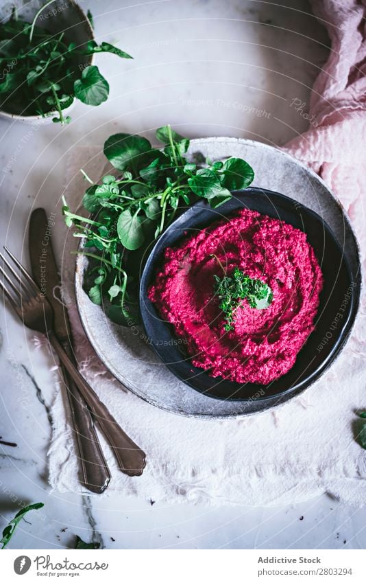 Hummus auf Teller oben Vorspeise Schürze arabisch Hintergrundbild Rote Beete Kichererbsen Essen zubereiten lecker Diät Dip eintauchend Östlich Lebensmittel