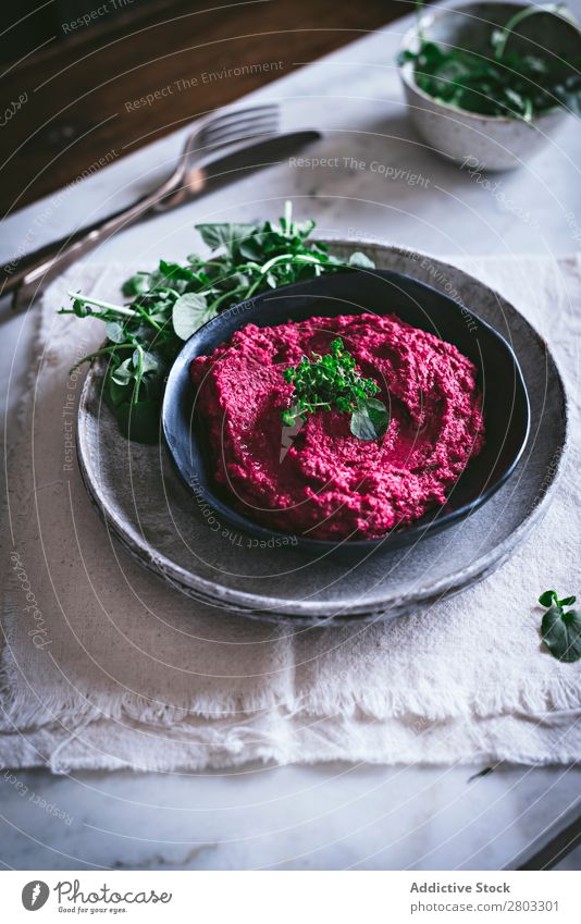 Hummus auf Teller oben Vorspeise Schürze arabisch Hintergrundbild Rote Beete Kichererbsen Essen zubereiten lecker Diät Dip eintauchend Östlich Lebensmittel