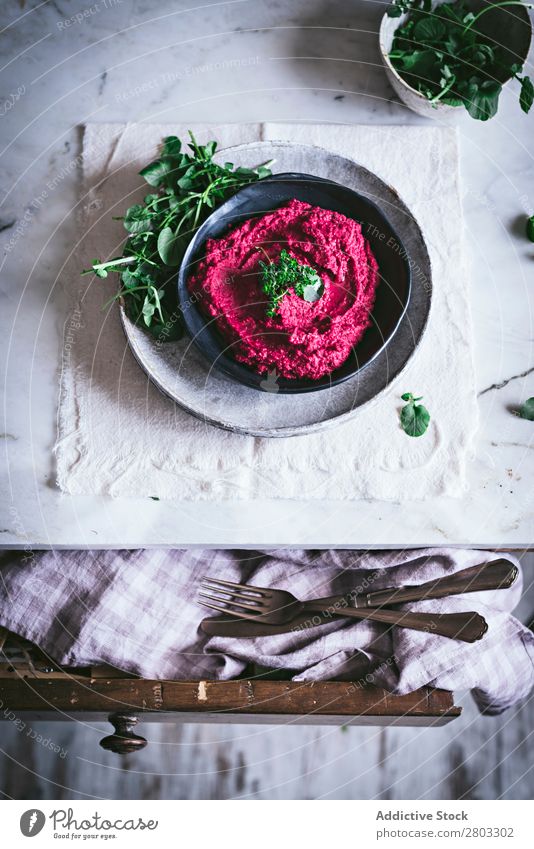 Hummus auf Teller oben Vorspeise Schürze arabisch Hintergrundbild Rote Beete Kichererbsen Essen zubereiten lecker Diät Dip eintauchend Östlich Lebensmittel