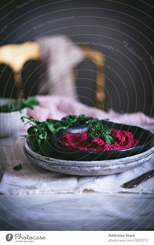 Hummus auf Teller oben Vorspeise Schürze arabisch Hintergrundbild Rote Beete Kichererbsen Essen zubereiten lecker Diät Dip eintauchend Östlich Lebensmittel