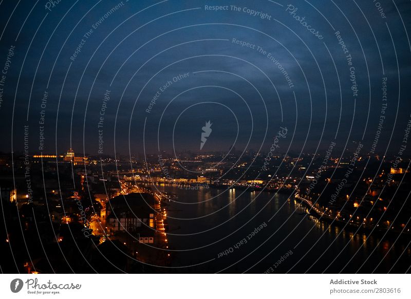 Dunkler Himmel über der beleuchteten Nachtstadt Großstadt erleuchten dunkel Wolken Fluss Porto Portugal Skyline Stadt Licht Ferien & Urlaub & Reisen Ausflug