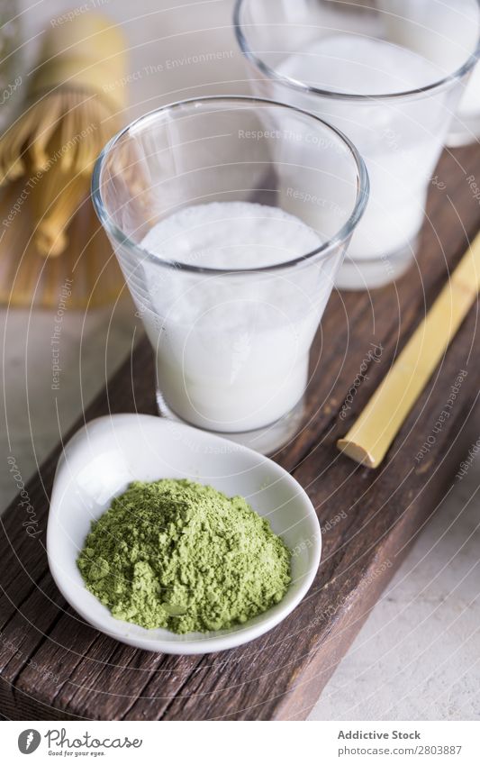 Matcha Latte Holz Pulver Matcha-Tee Kräuter & Gewürze Milch trinken Rührbesen Baggerlöffel Teekanne Japaner sortiert Gesundheit grün Getränk Wasser brauen