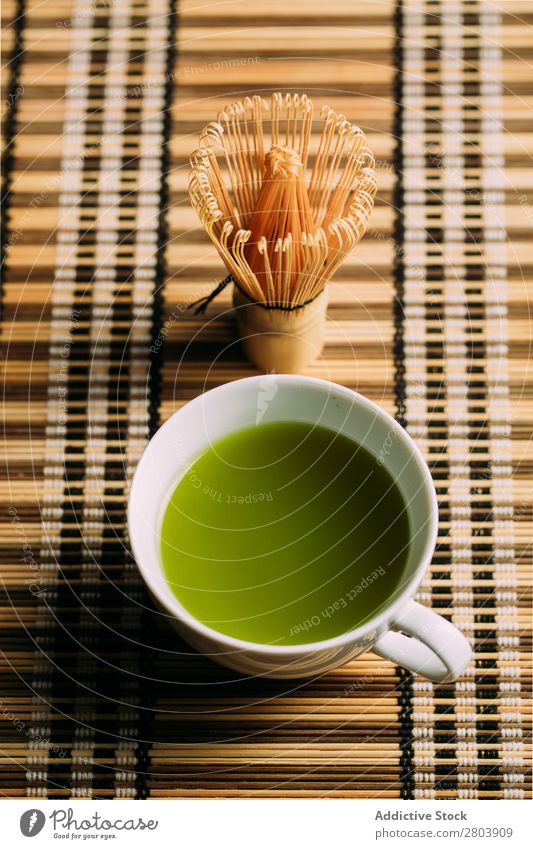 Zubereitung von Matcha-Tee sortiert Bambus Getränk brauen Tasse dunkel trinken grün Gesundheit Kräuter & Gewürze Japaner Pulver Baggerlöffel Teekanne Wasser