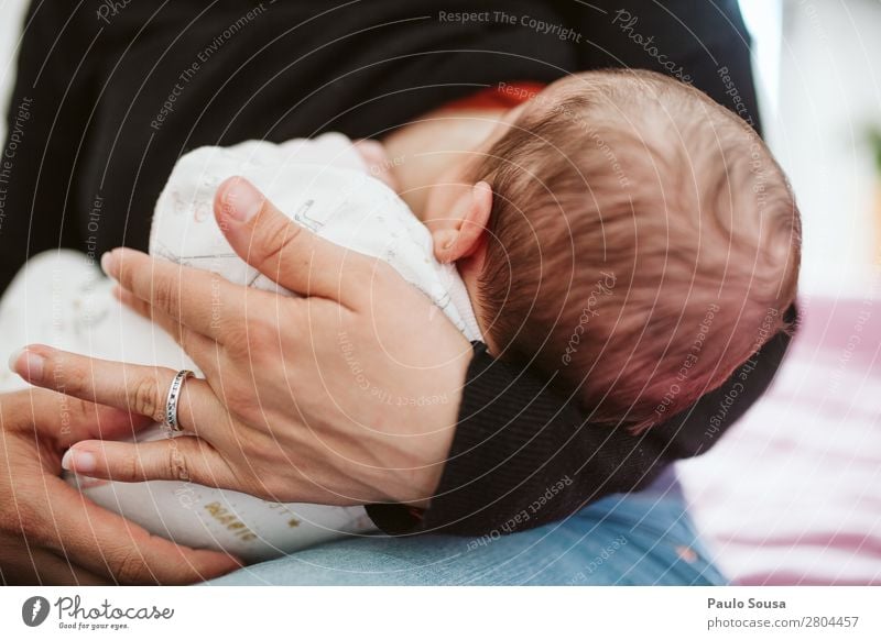 Stillen feminin Kind Baby Kleinkind Mutter Erwachsene Kopf 1 Mensch 0-12 Monate Essen Fressen füttern genießen Zusammensein Tochter neugeboren Krankenpflege