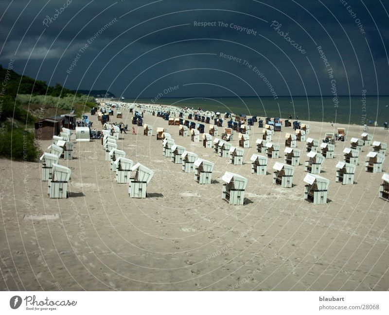 Regenschirm dabei? Strandkorb Wolken Europa Ostsee Sand Gewitter