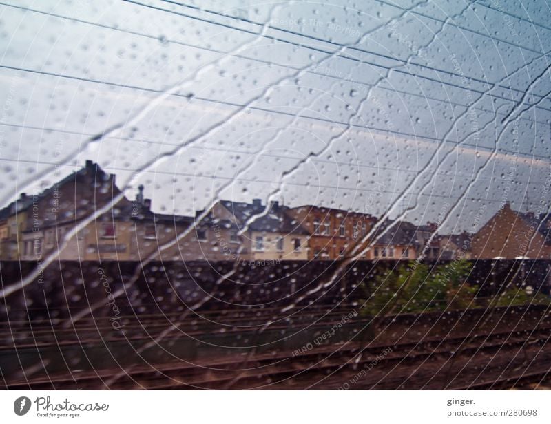 Leaving Home Verkehr Personenverkehr Bahnfahren Schienenverkehr Personenzug Gleise Schienennetz Zugabteil Fernweh Regenwasser Wasser Oberleitung Schliere